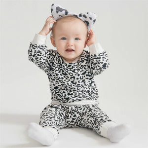 Leopard Baby Clothing Set Winter. Style: Casual. Fabric Type: Combed Cotton. Sleeve Style: REGULAR. Collar: O-Neck. Gender: Unisex. Sleeve Length(cm): Full. Pattern Type: Print 